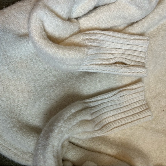 NWT aerie offline chunky turtleneck sweater - Picture 6 of 6